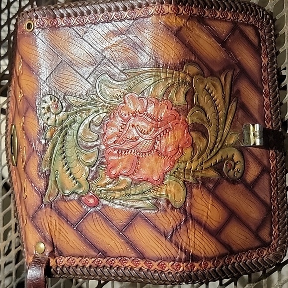 VTG | Tooled Leather Personalized Wristlet Wallet (SANDRA) - Picture 6 of 13